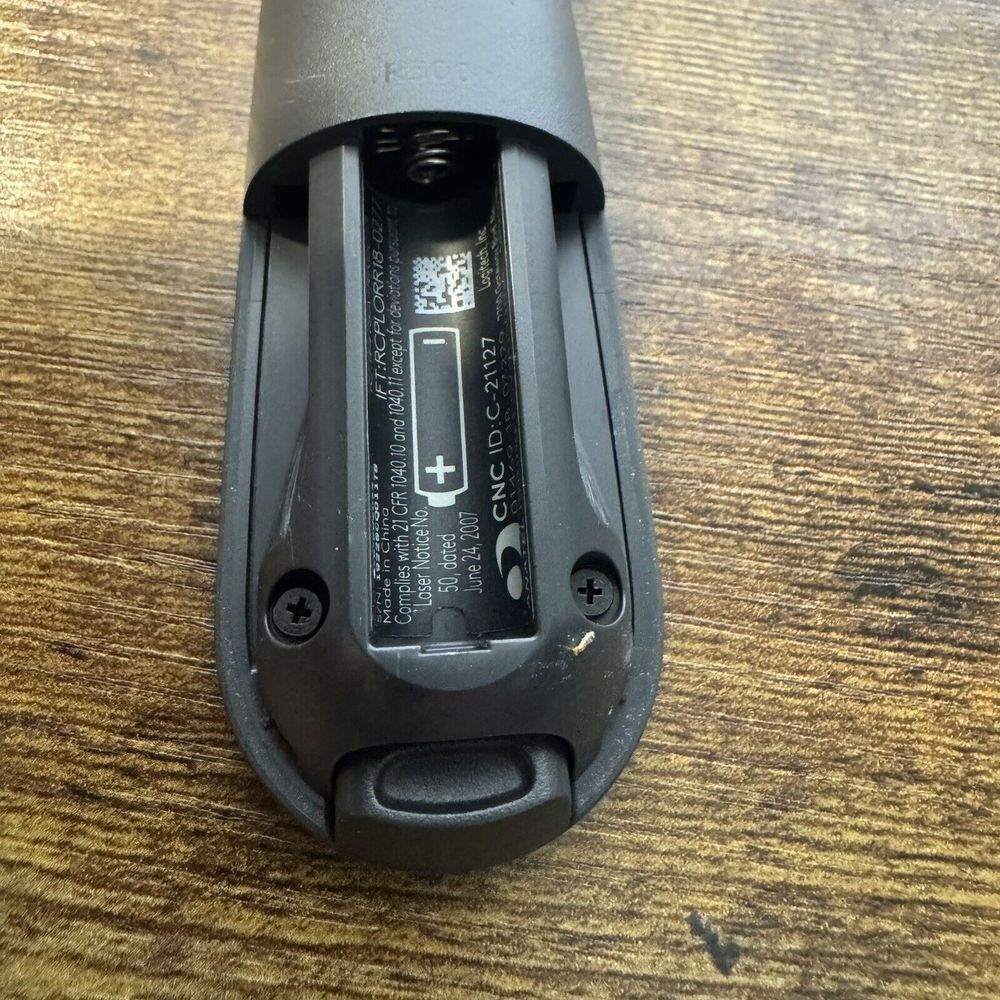 Logitech R500 Laser Pointer Presenter Bluetooth & USB Presentation - Picture 2 of 4